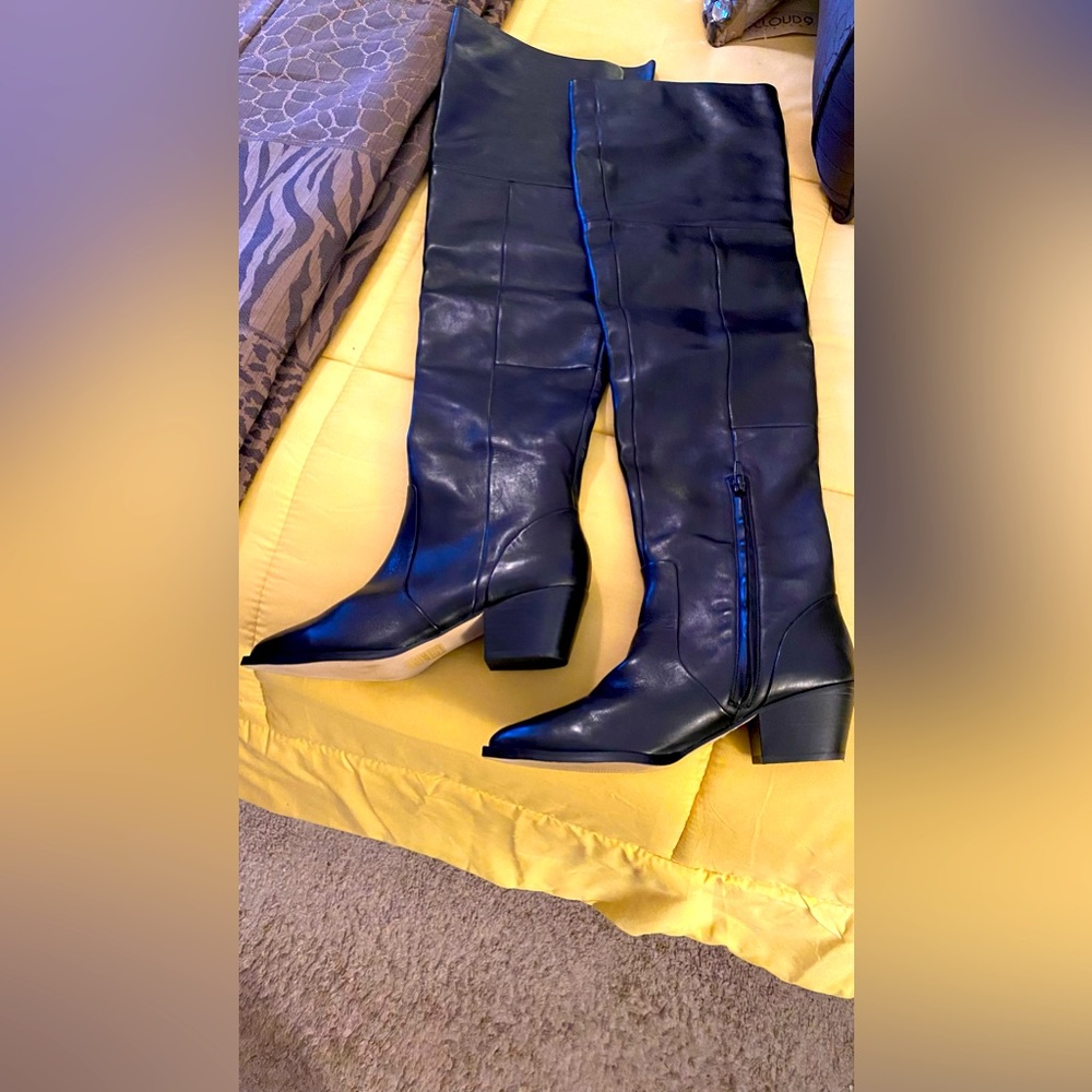 Aldo Thigh High Leather boot, Size 8 1/2, Black